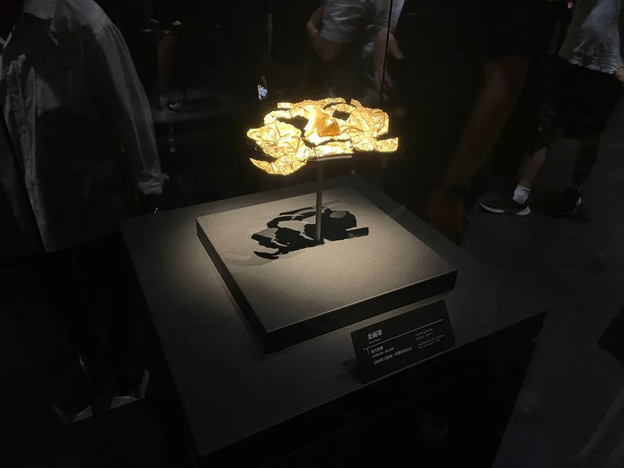 Golden mask